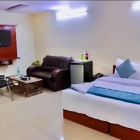 Happy Inn - Near Saket Metro 新德里 外观 照片