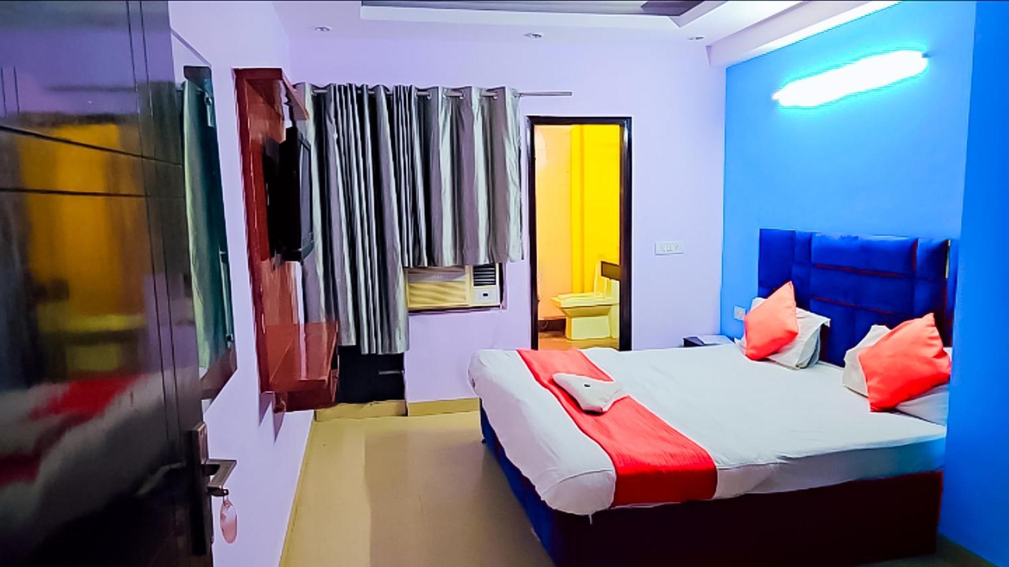 Happy Inn - Near Saket Metro 新德里 外观 照片