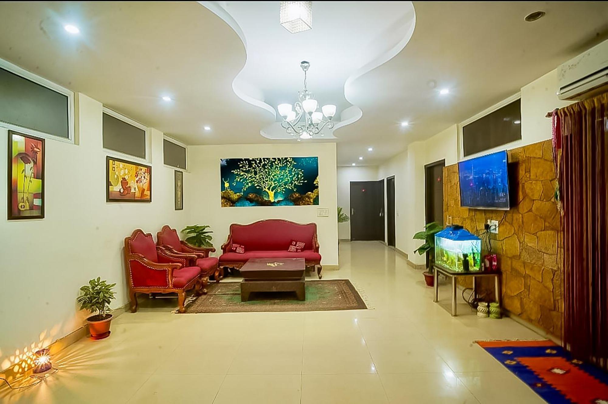 Happy Inn - Near Saket Metro 新德里 外观 照片